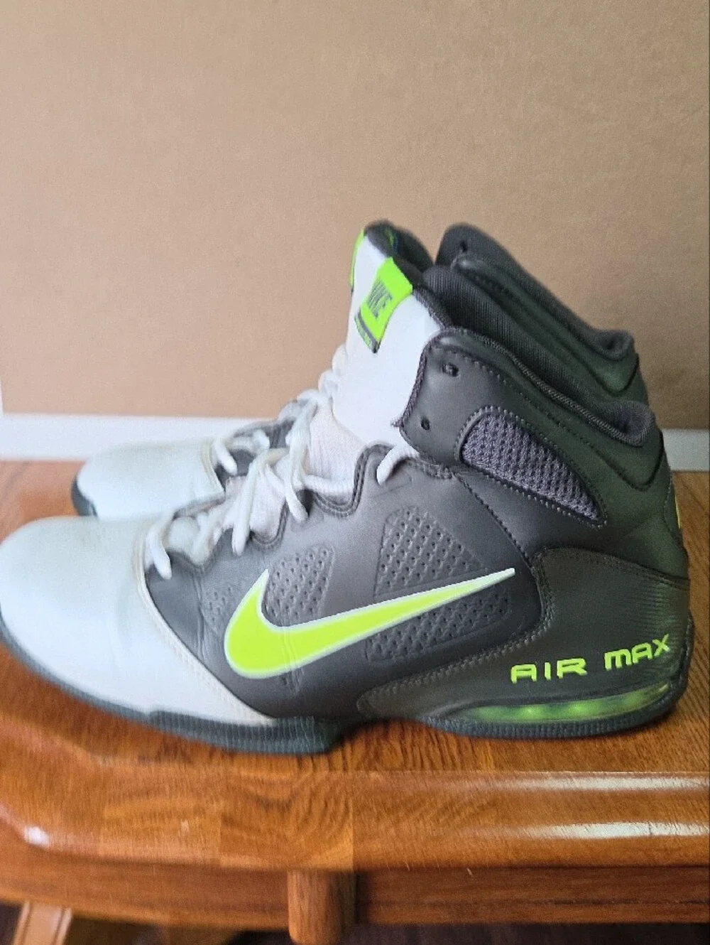 Nike Air Max Full Court 2 2012 Size 10.5 Blk/wht/neon